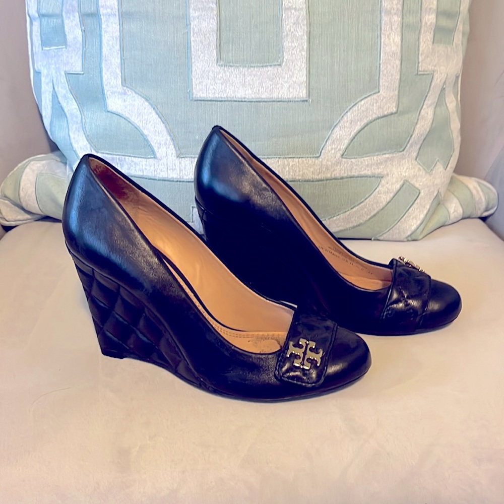 Tory Burch Quilted Leila Wedge Pumps Size 5.5